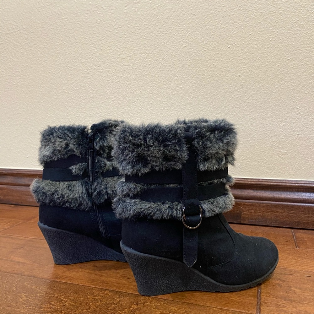 Black Suede Wedges with Faux-Fur Design - Picture 2 of 11